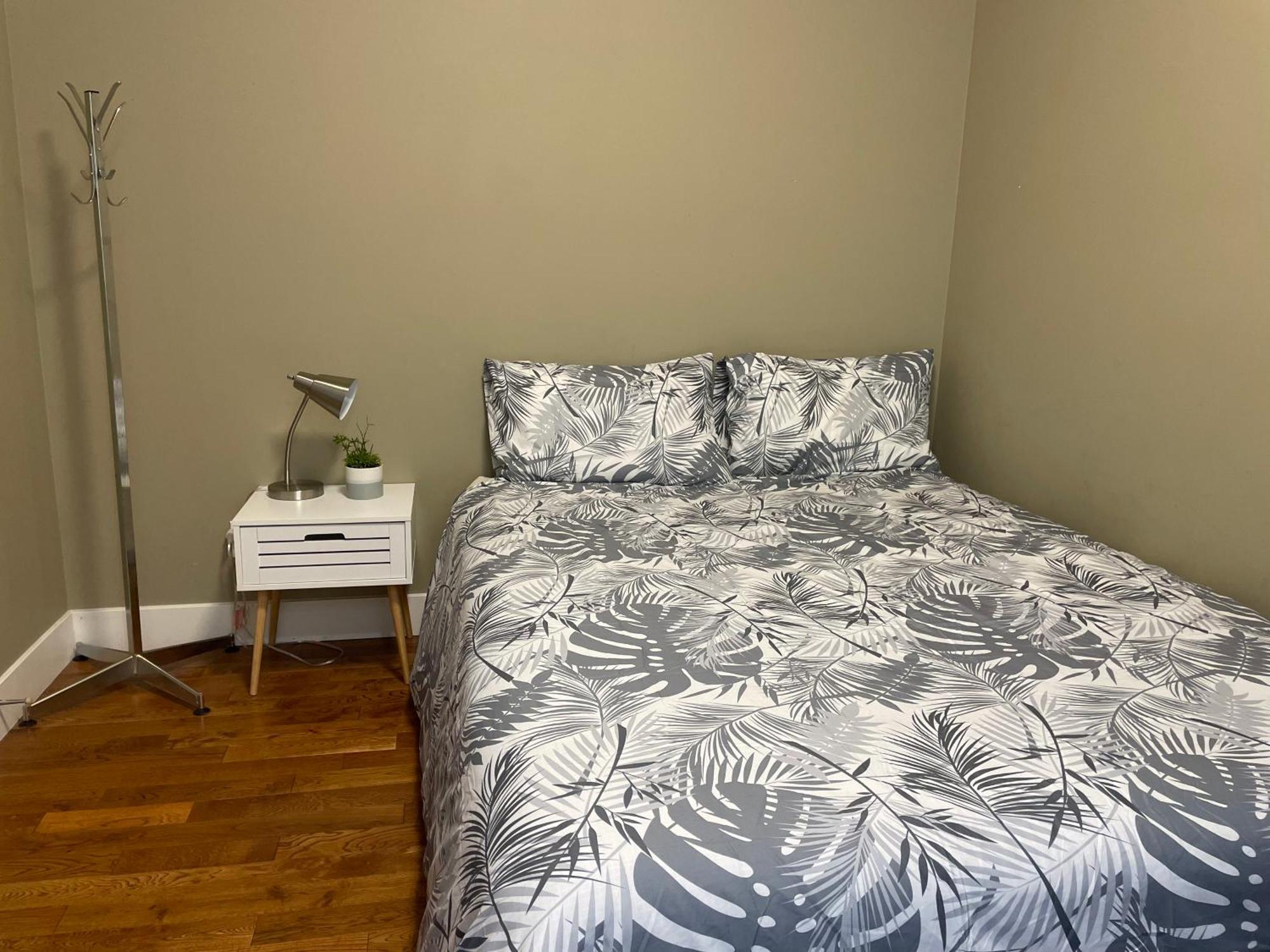 Guest Room With Private Bath In Langford 維多利亞 外观 照片