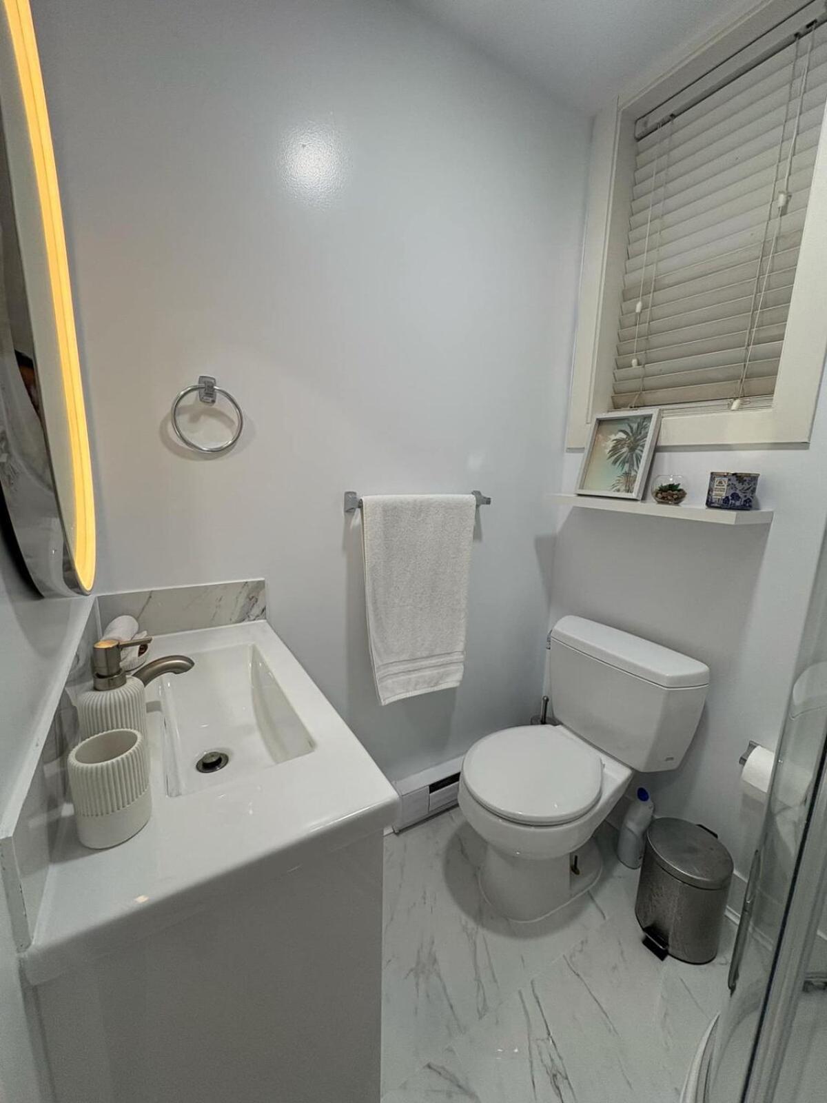 Guest Room With Private Bath In Langford 維多利亞 外观 照片