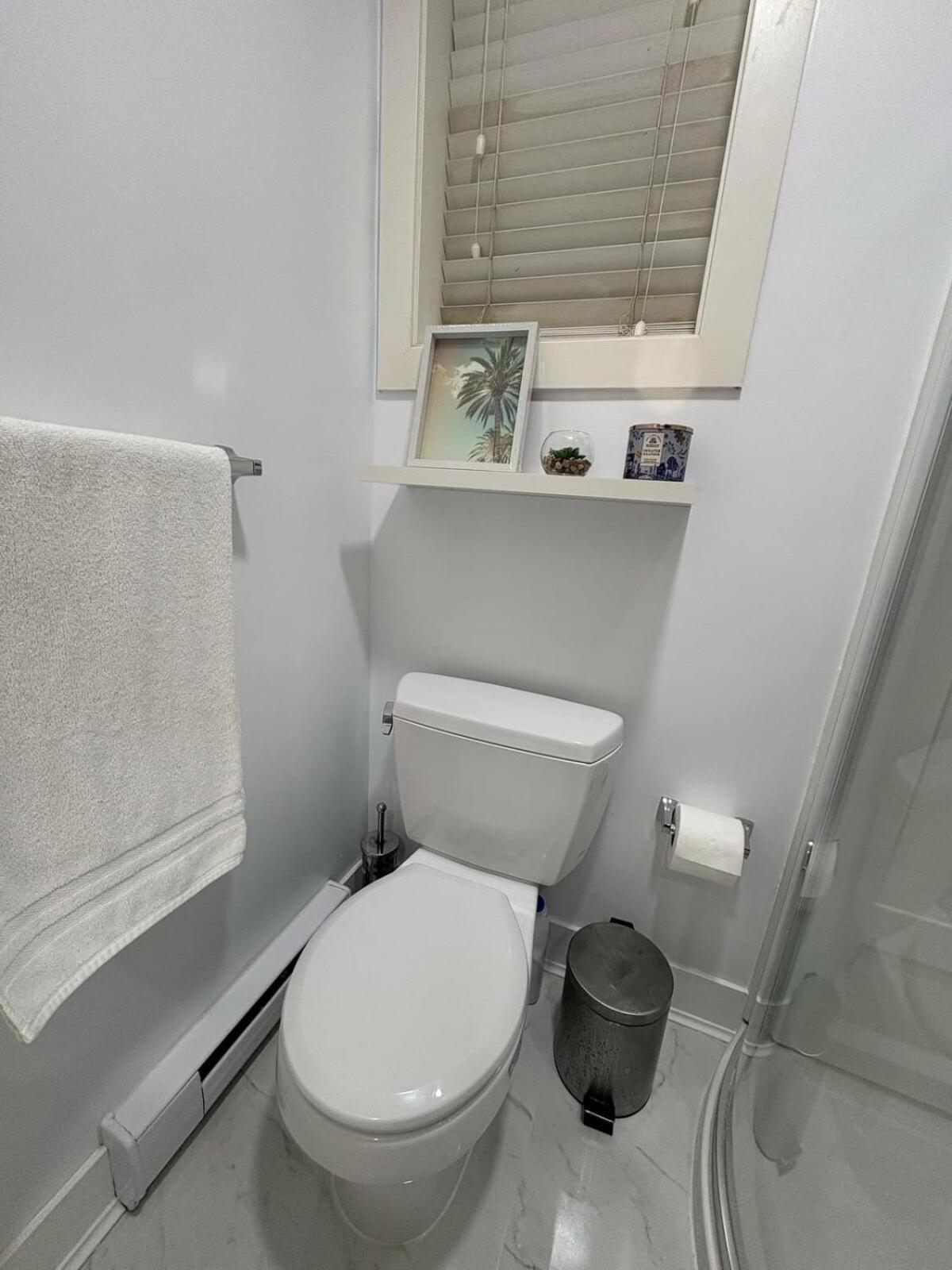 Guest Room With Private Bath In Langford 維多利亞 外观 照片