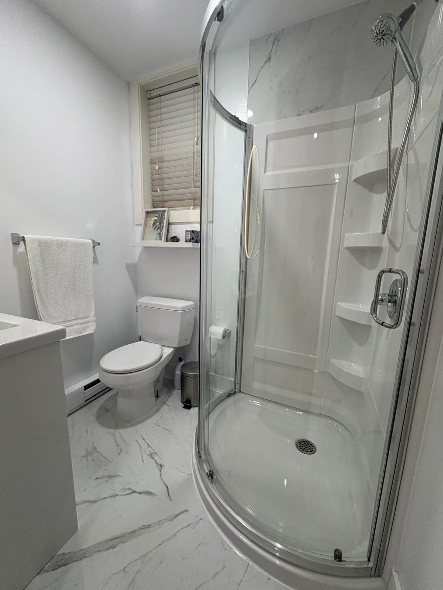 Guest Room With Private Bath In Langford 維多利亞 外观 照片